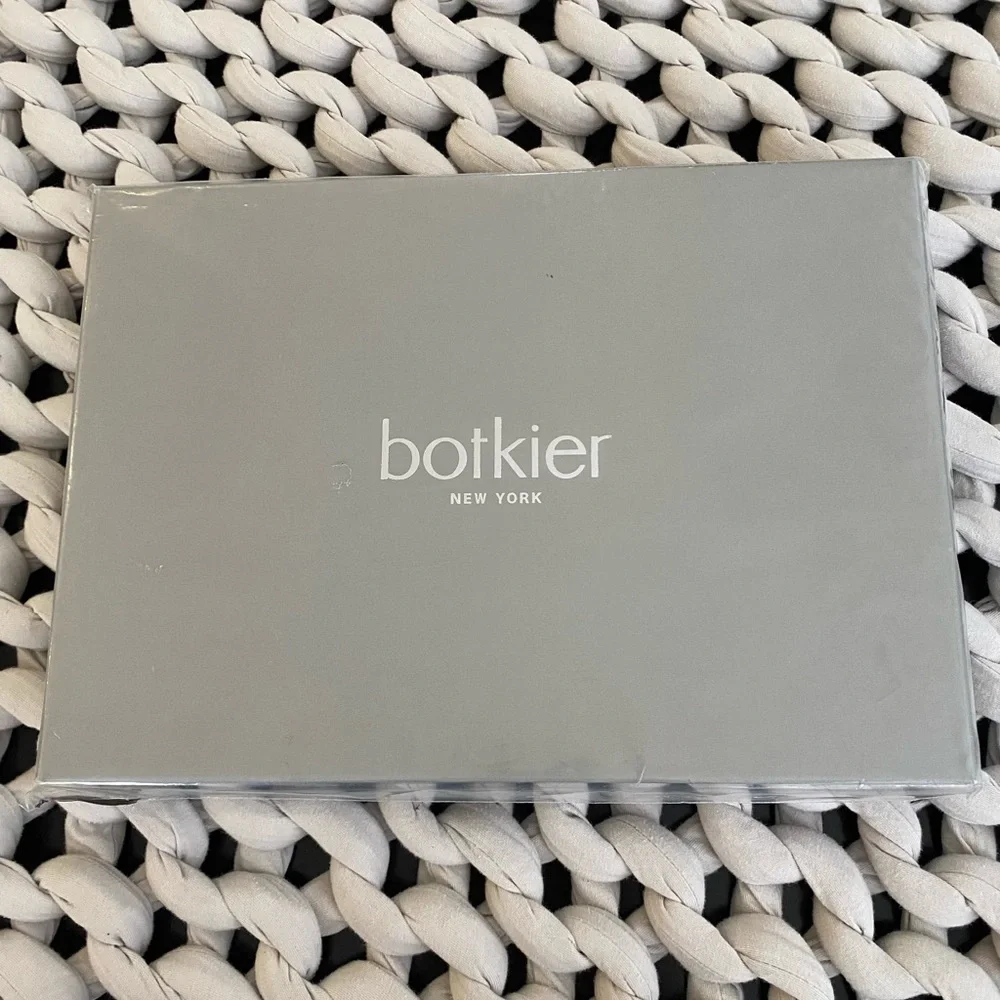 Botkier Crosstown Clutch Zip Purse Large Wrist Strap Leather Color Camel NIB NWT